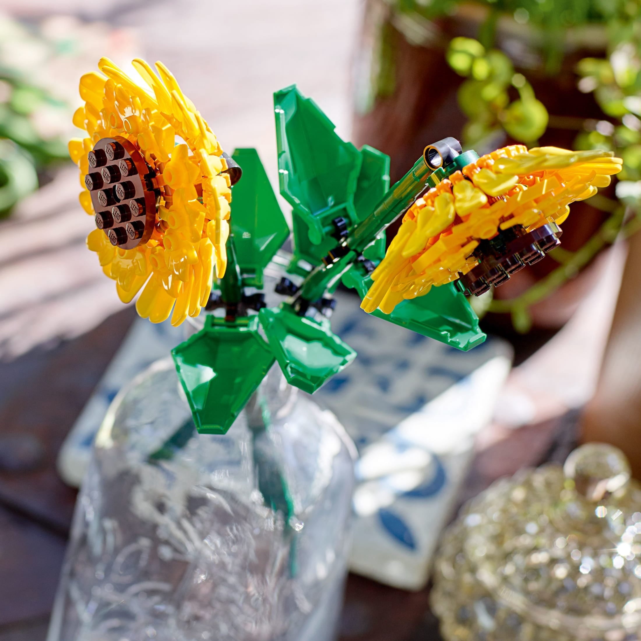 LEGO Sunflowers - Building Toy for Girls & Boys, Ages 8+ - Creative Gift for Kids - Artificial Flowers for Home Decor & Display - 40524